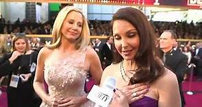 Ashley Judd shows off #TimesUp diamond ring at Oscars