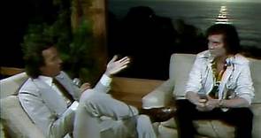 Julio Iglesias entrevista a Camilo Sesto - Viña Del Mar (1981)