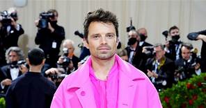 Sebastian Stan apuesta por el rosa para la Met Gala 2022