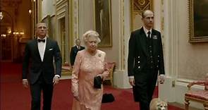 Cuando la Reina conoció a James Bond, el vídeo es un éxito de culto