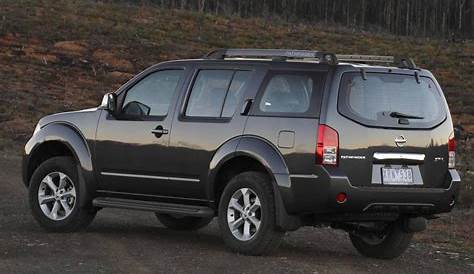 Nissan Pathfinder Photos and Specs. Photo: Nissan Pathfinder parts and