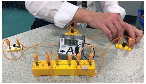 Measuring Current in a Series Circuit - YouTube