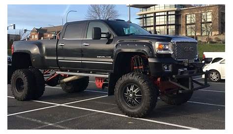 GMC Sierra Denali HD With Lift Kit Is Monstrously Imposing | Carscoops