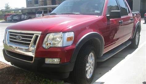 Sell used 2010 Ford Explorer Sport Trac XLT Crew Cab Pickup 4-Door 4.0L in Laredo, Texas, United