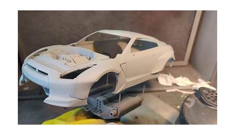 Little update on my R-35 GT-R with 3D printed body kit I designed. Primer shows the big