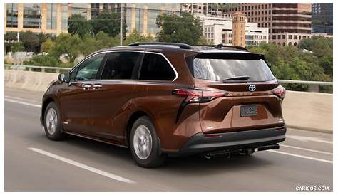 Toyota Sienna | 2021MY Hybrid XLE AWD (Color: Sunset Bronze Mica) | Rear Three-Quarter