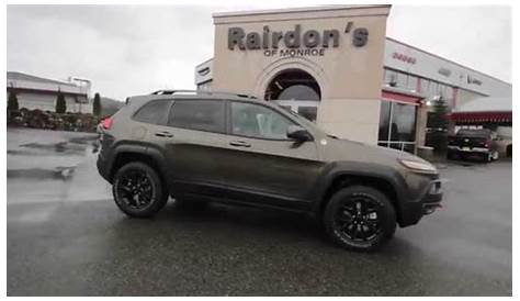 green jeep cherokee trailhawk