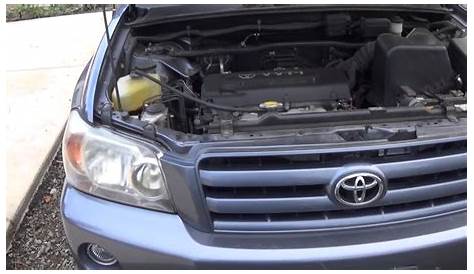 How to change headlight bulb on 2007 Toyota Highlander - YouTube