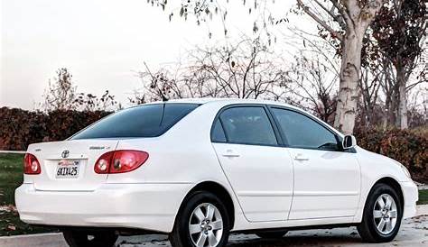 Sell used 2005 White Toyota Corolla LE CLEAN in Bakersfield, California