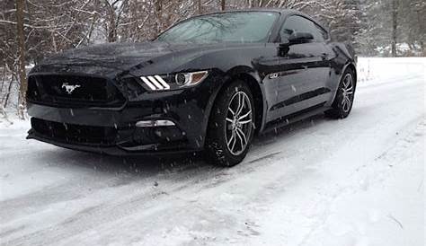 ford mustang in snow