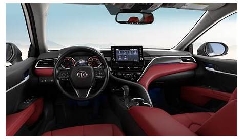 El Toyota Camry XSE de 2021 tiene un interior rojo intenso - Mundicoche