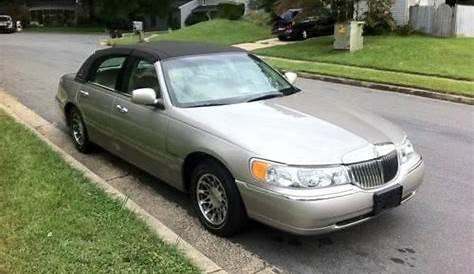 2001 Lincoln Towncar Signature Series Low Miles Fully Loaded BestOffer