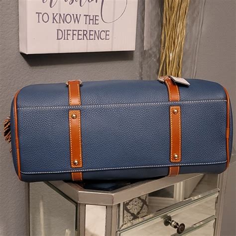 Dooney and Bourke Large Satchel Hand Bag...BRAND NEW. (💥ON SALE💥)