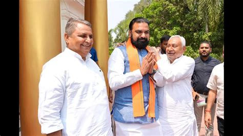 Prepare plan to develop airports in all districts: CM