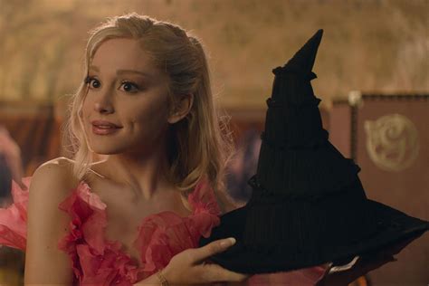8 reasons why Ariana Grande’s character Glinda from Wicked is actually ...