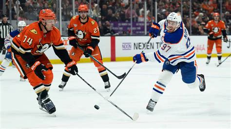 Connor McDavid returns to Edmonton lineup for crucial Game 5 against ...