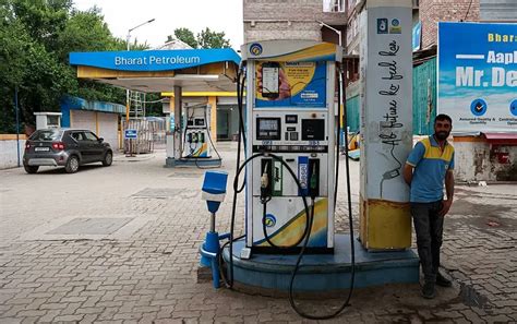 India weighs gradual fuel price hikes as crude tops $105