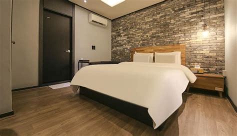 # Cheonan Station 5 minutes # Department Store # Terminal 2 minutes ...