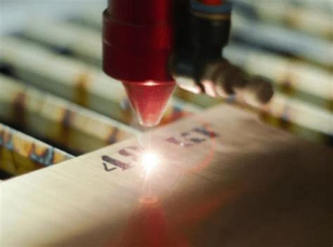 Come viene utilizzata l'incisione laser nella tracciabilità dei dispos ...