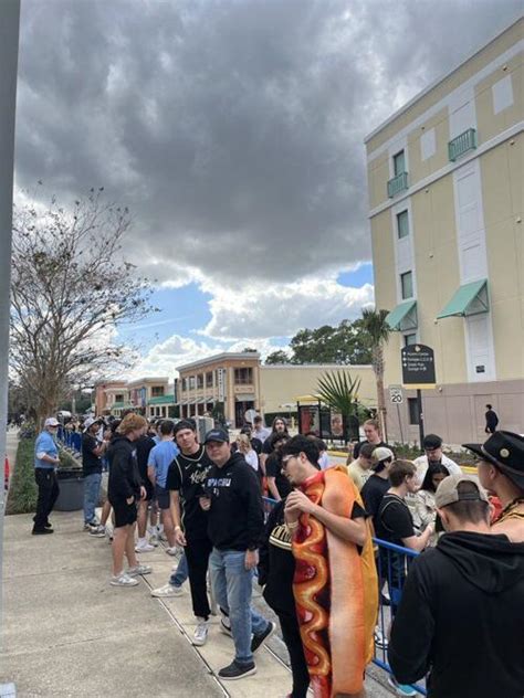 UCF students line up