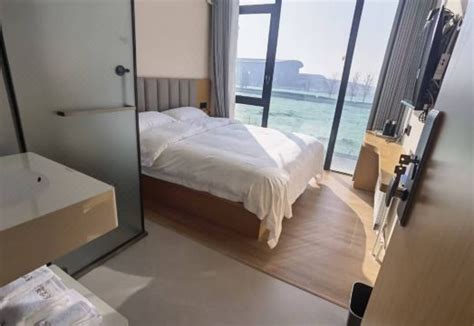 Zhanbei Hotel (New International Exhibition Center Hualikan Subway ...