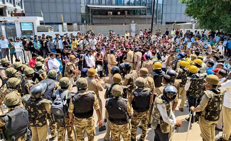 Pay hike demand, 300 arrests, Pak link under probe: The violent Noida ...