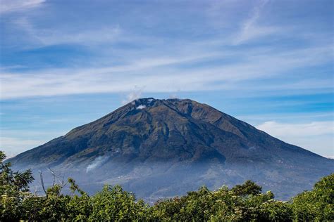 11 Aturan Naik Gunung Merbabu Terbaru 2026, Cek Sebelum Mendaki