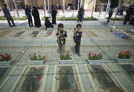750 Irgc Martyrs Stock Pictures, Editorial Images and Stock Photos ...