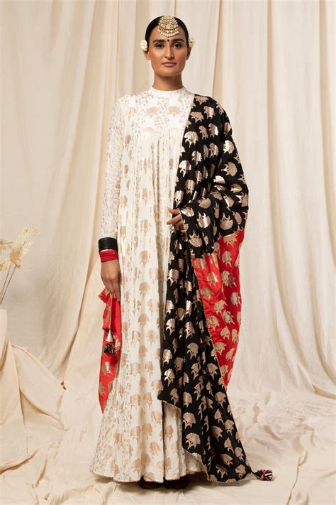 Red & Black Rose Gold Floral Spring Half & Half Dupatta – House Of Masaba