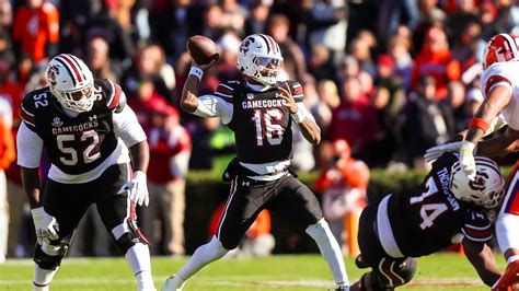 AP Poll Released; South Carolina Gamecocks Fail to Make Initial Top 25