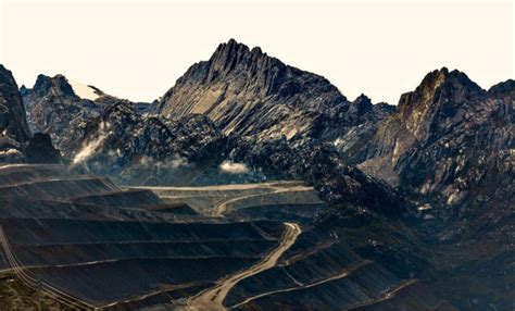 At 2.7 billion years old, this mountain holds 40% of all gold ever ...