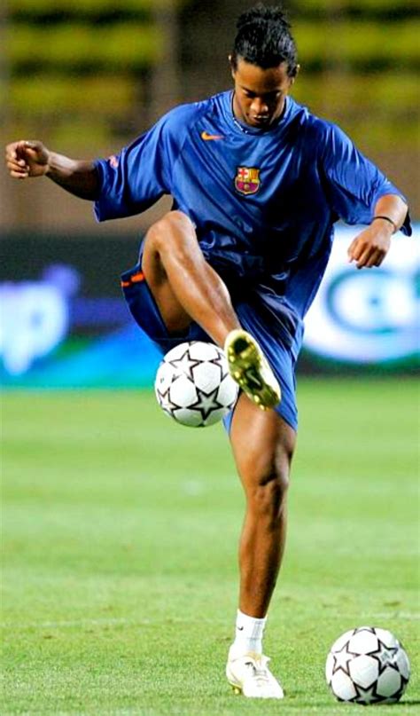 Ronaldinho In Training With Barcelona Season 2006 2007 Fotos De
