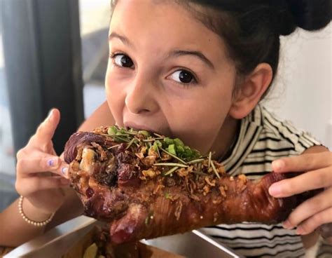 These Giant Turkey Legs Resemble Disneyland S Iconic Dish But Taste Way