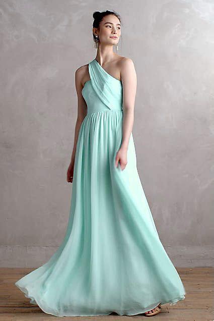 Dettagli di un matrimonio che ha, come protagonista, l'ormai diventato celebre color tiffany. Minted Silk Gown - anthropologie.com | Pretty dresses, Gowns, Silk gown
