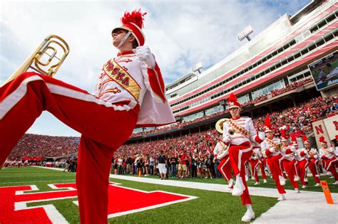 Musicians institute's music artist programs are a unique combination of contemporary music performance and rigorous education in traditional music disciplines. 35 Great College Marching Bands - Great Value Colleges