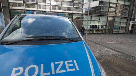 Rechtsextreme Polizisten In Frankfurt Weitere Verdachtsfälle Bei