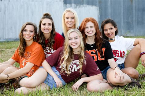 Luscombe Farms Senior Girl Group Photo Session Promposalideas