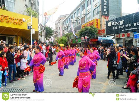 Shenzhen China Women Sing And Dance In Temple Fairs Editorial Stock