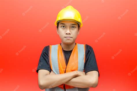Premium Photo Portrait Of A Young Confident Engineer Or Construction