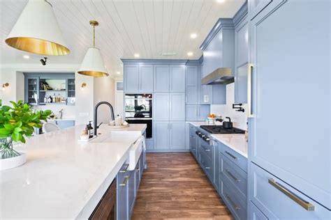 We would like to show you a description here but the site won't allow us. The kitchen cabinet and island paint color is Benjamin ...