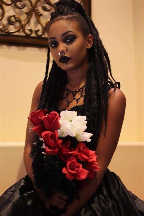 She Looks Amazing 80sfashionblackpeople Afro Goth Goth Beauty