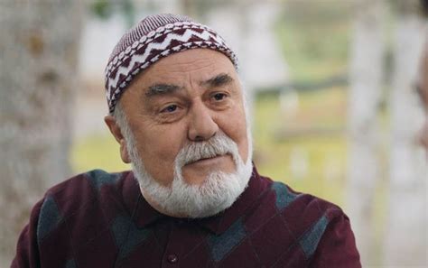 Bir tıp doktoru olarak, endüstriyel tıbbın yanlışlarını, tedavi etmeyen ilaçların bile bile dr. Sait Genay Kimdir? Sait Genay Evli mi? Çocuğu Var mı?