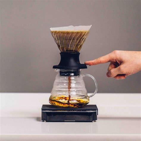 Ayrıca hario v60 02 seramik dripper i̇le kahve demlerken öğütülmüş kahveyi koymadan önce hario v60 02 filtre kağıtlarını islatmayı unutmayın. Hario