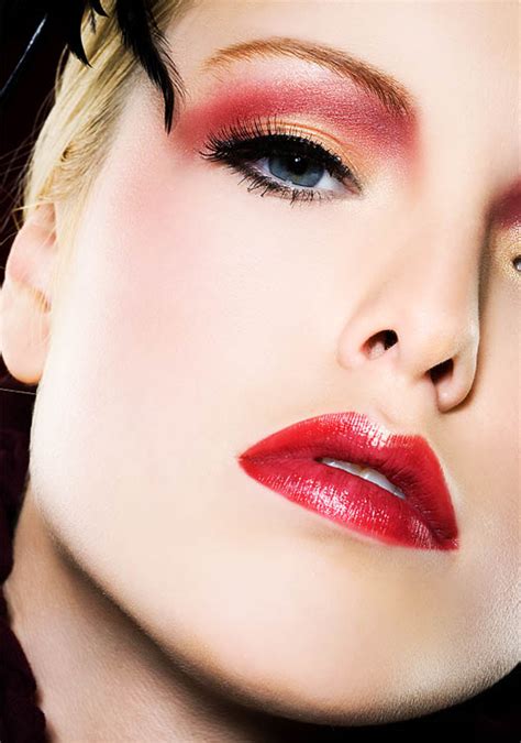 Glamorous Makeup Ideas With Red Lipstick