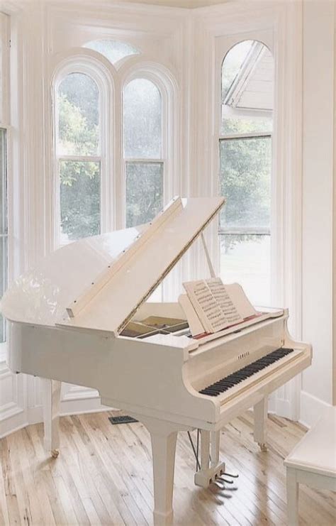White Baby Grand Piano Decoración De Piano Diseño De La Habitación