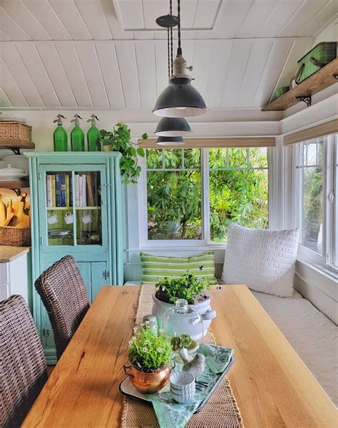 13 Ways To Create A Charming Cottage Style Kitchen Shiplap And Shells