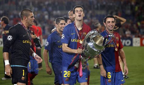 The Player Of Barcelona Sergio Busquets Won The Trophy Wallpapers And