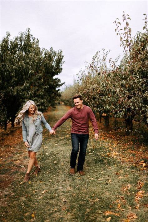 40 Couples Fall Photoshoot Ideas In 2021 Fall Photoshoot Couples Photography Fall Couple