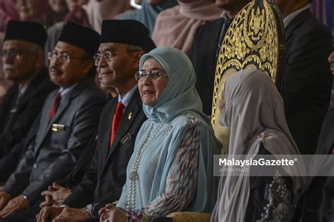 Namun, menerusi instagram sebentar tadi, sajat berkongsikan fotonya dimasukkan ke hospital dan akan menjalani pembedahan. FOTO Permaisuri Agong Berkenan Hadir Pada Majlis ...