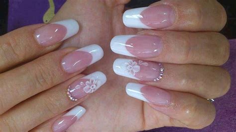 Diseño de uñas en blanco con figuras laura trujillo. Puntas blancas | Nails, Nail art, My nails